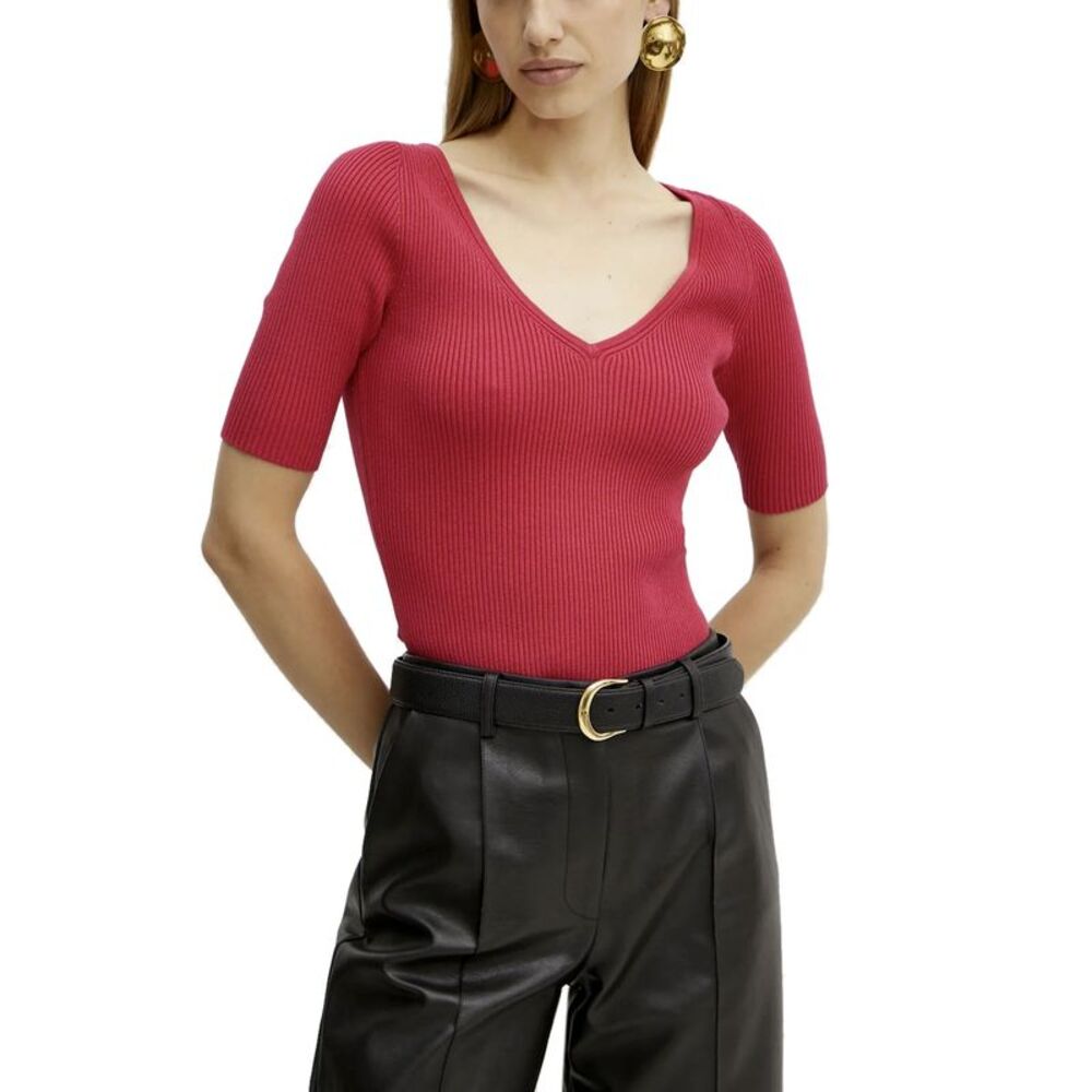 Boss Fitted Ribbed V-Neck Short Sleeve Top in Red
